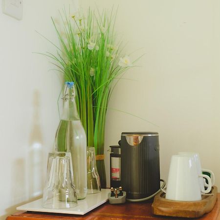 Mocha Newcastle Bed & Breakfast Голуей Екстериор снимка