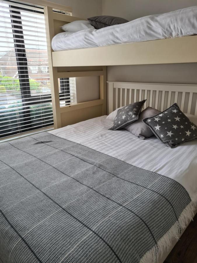Mocha Newcastle Bed & Breakfast Голуей Екстериор снимка