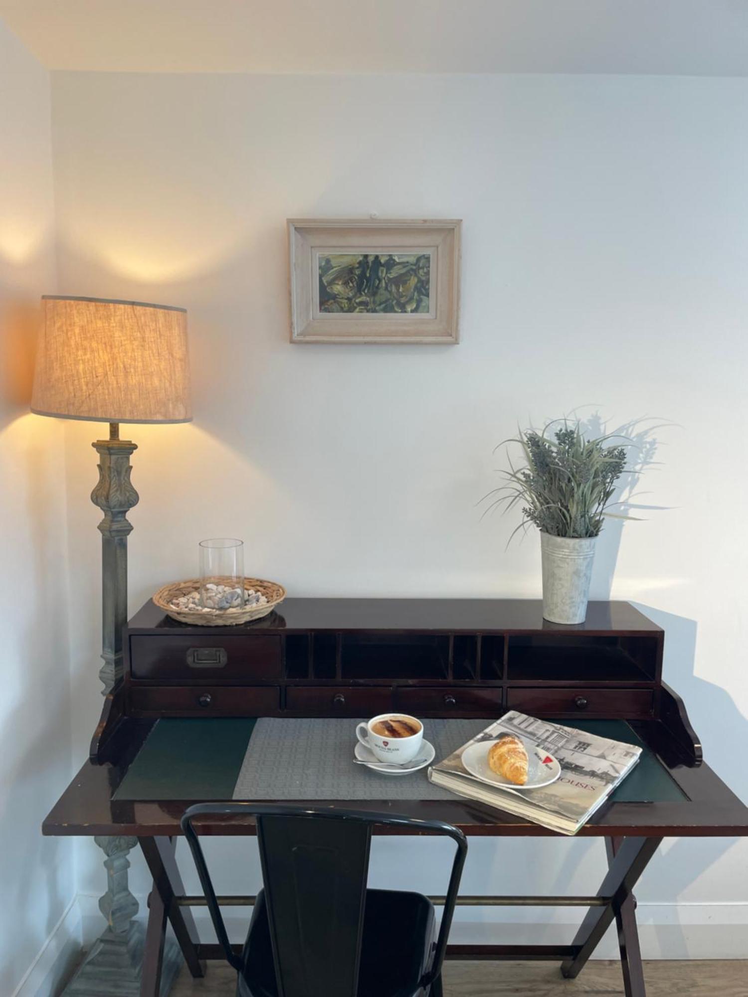 Mocha Newcastle Bed & Breakfast Голуей Екстериор снимка