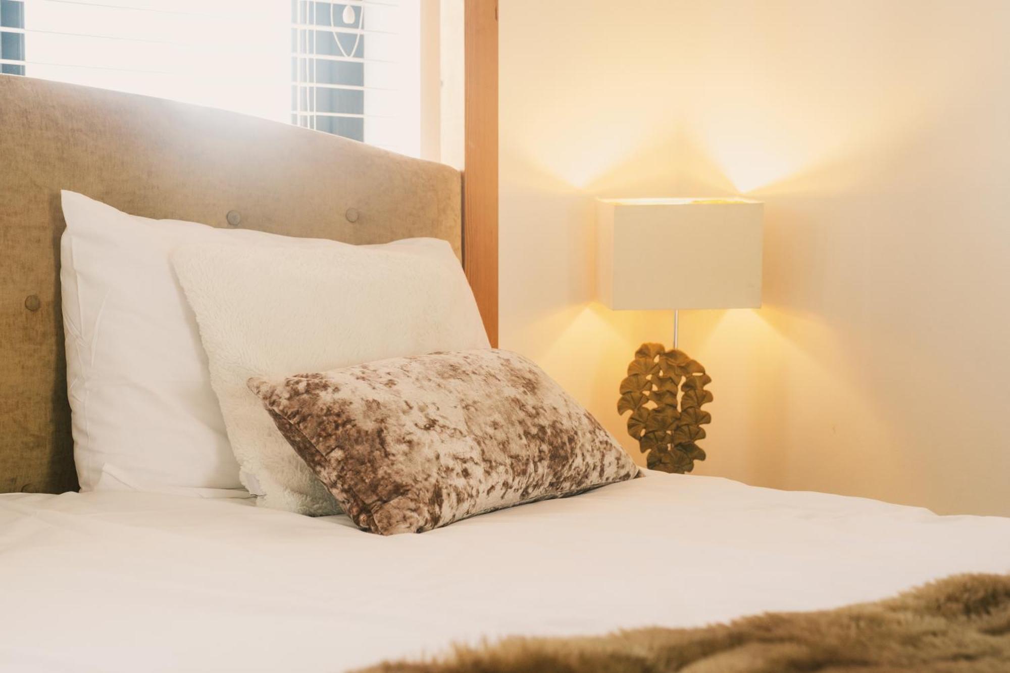 Mocha Newcastle Bed & Breakfast Голуей Екстериор снимка