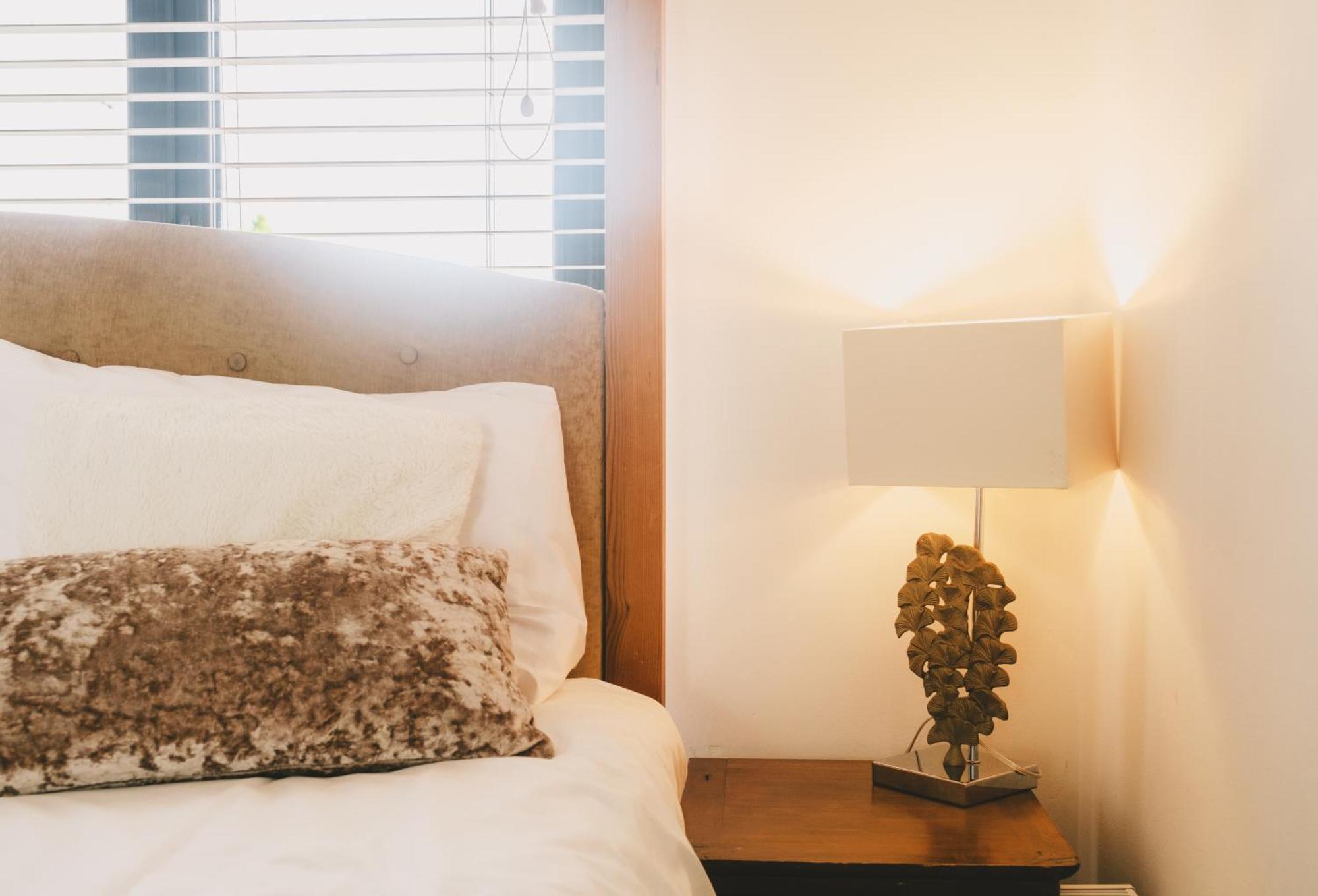 Mocha Newcastle Bed & Breakfast Голуей Екстериор снимка