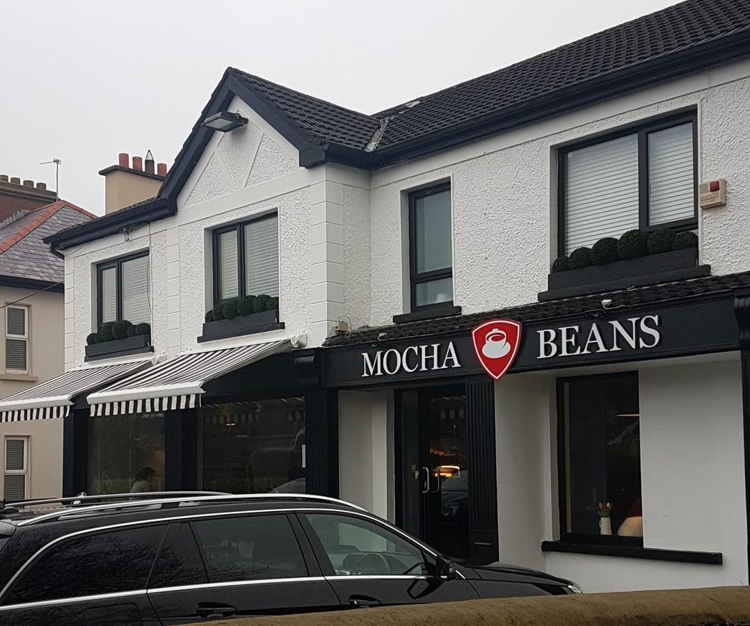 Mocha Newcastle Bed & Breakfast Голуей Екстериор снимка